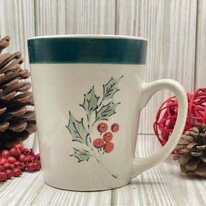 Everyday Gibson Holly Accent Christmas Holiday Mugs Set of 8